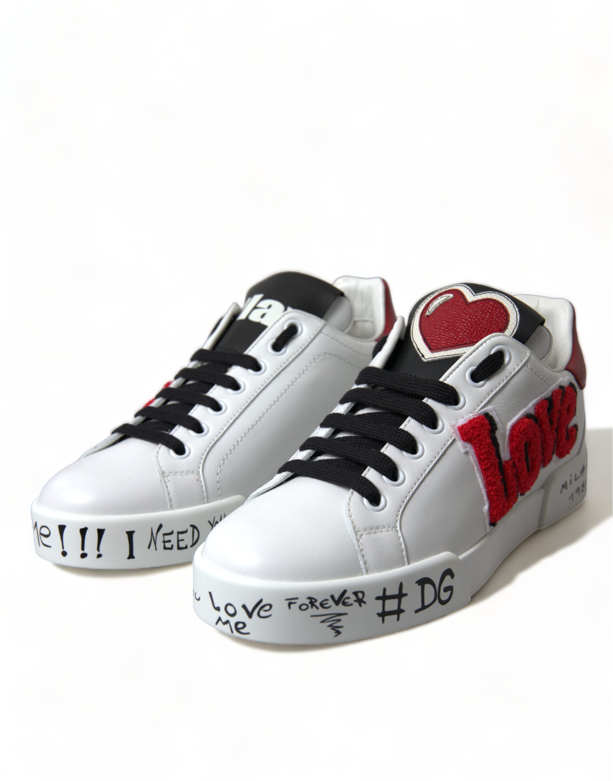 Chaussures sneakers Dolce & Gabbana Portofino classiques blanches avec patch Love, vue de face.