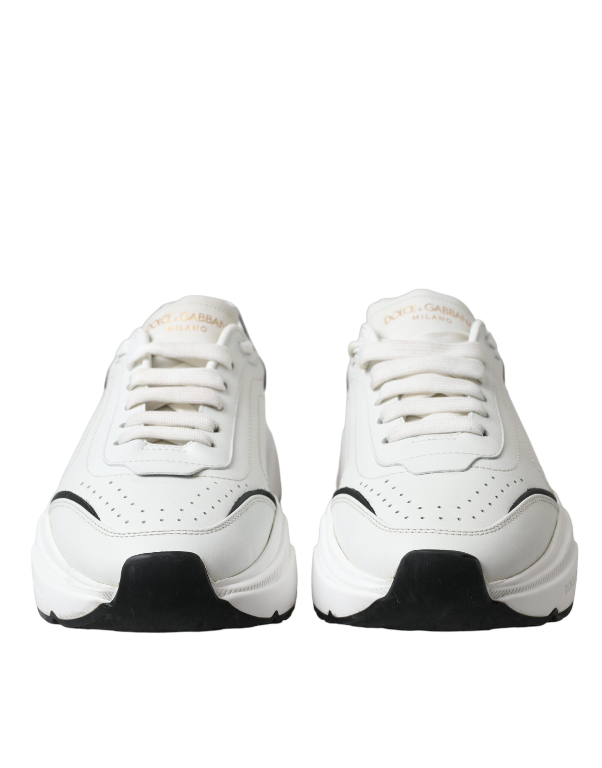 Chaussures sneakers basses Dolce & Gabbana Daymaster en blanc et noir, vue de face avec détails du design.