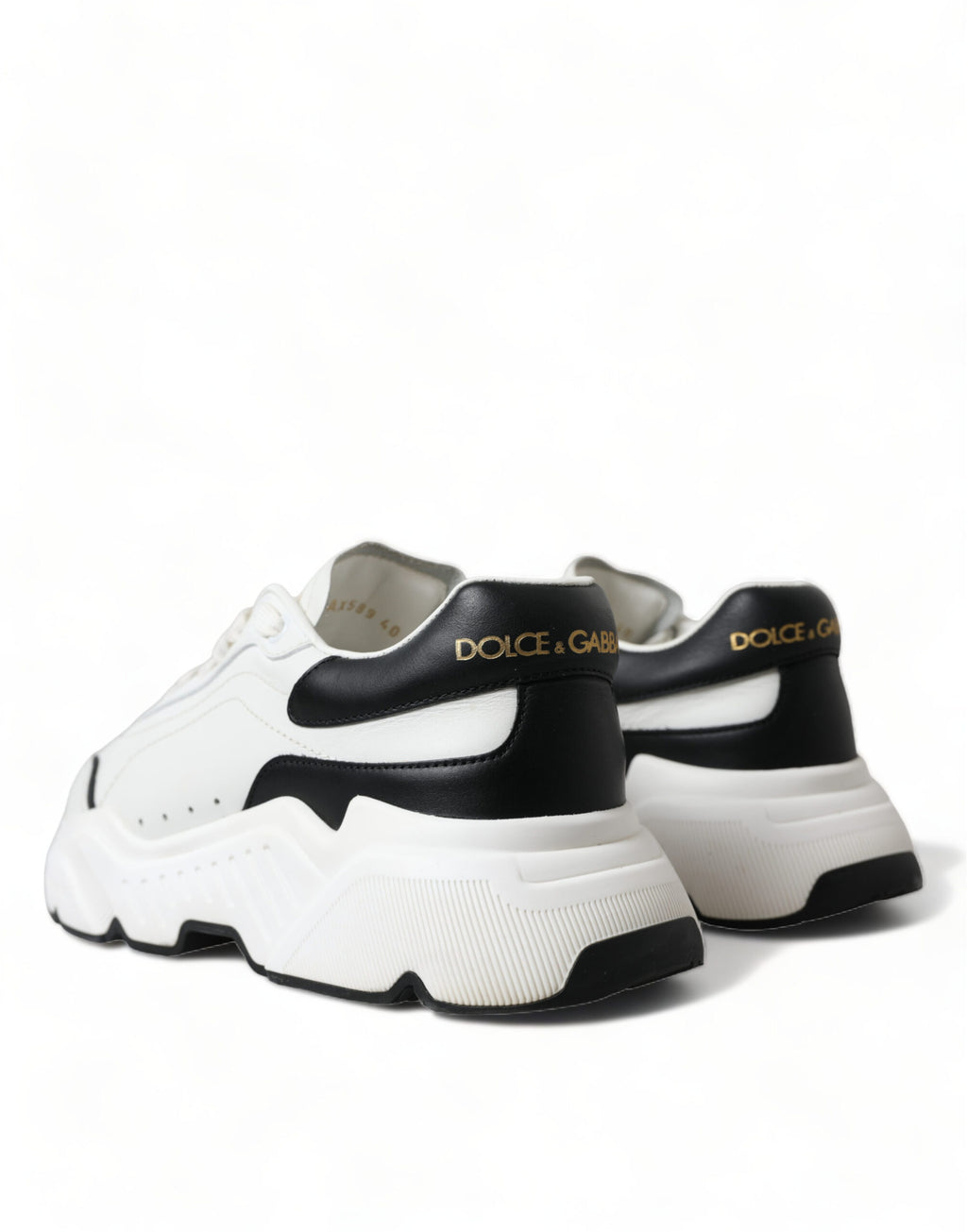 Chaussures sneakers basses Dolce & Gabbana Daymaster blanches et noires, vue de face avec détails de design élégants