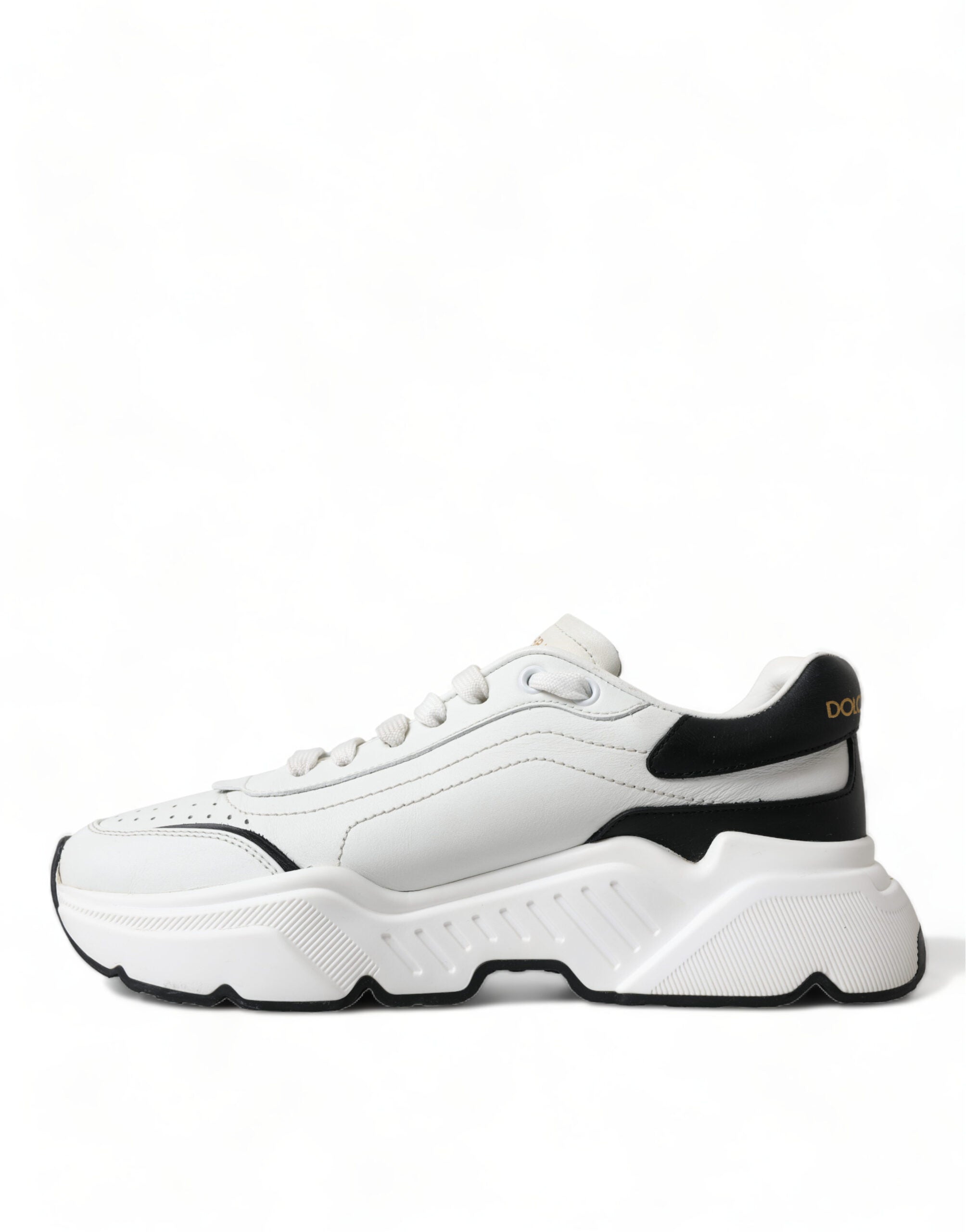 Chaussures sneakers basses Dolce & Gabbana Daymaster blanches et noires, vue de face, en cuir avec semelle blanche.
