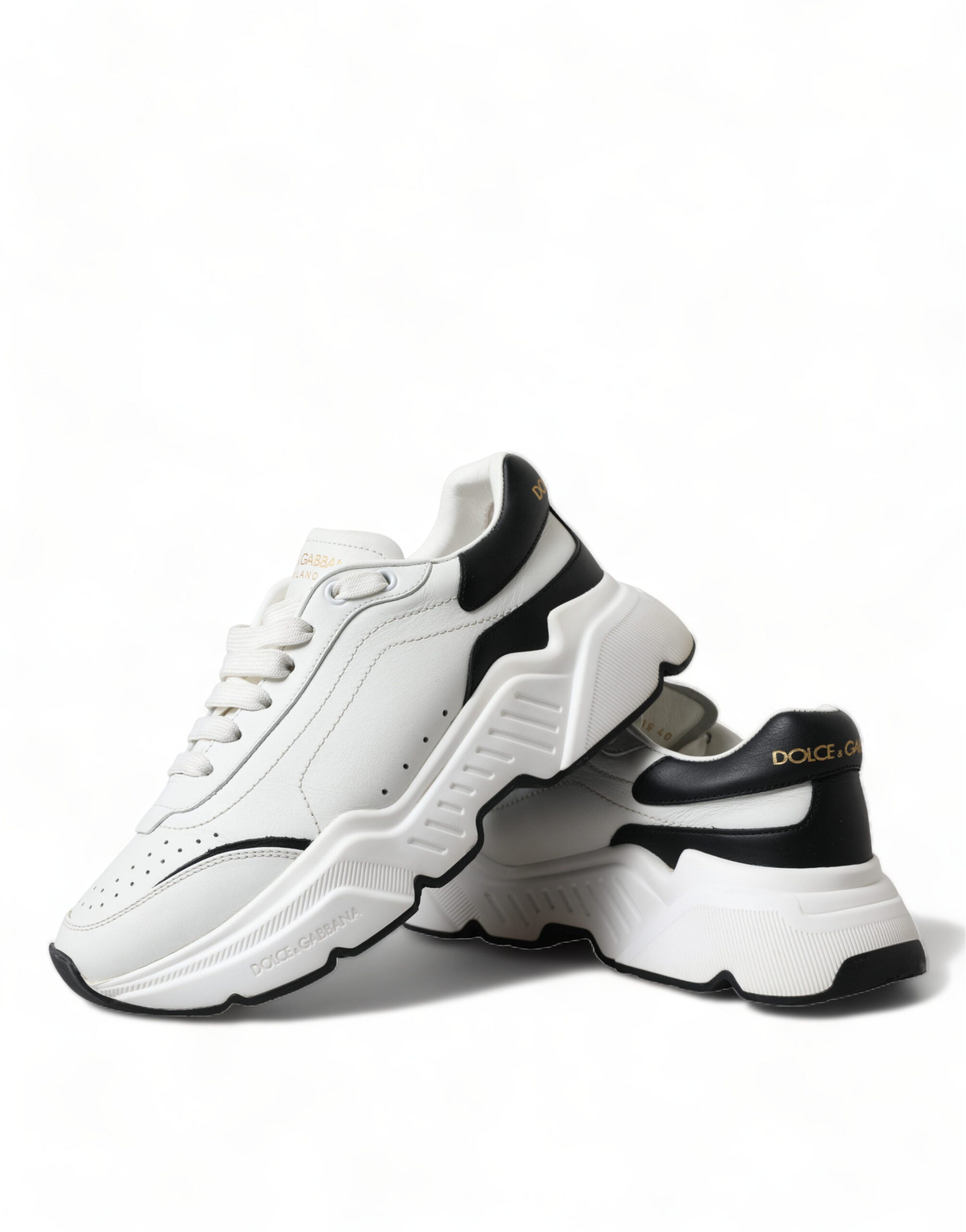 Chaussures basses Daymaster blanches et noires de Dolce & Gabbana, baskets élégantes pour un style tendance.