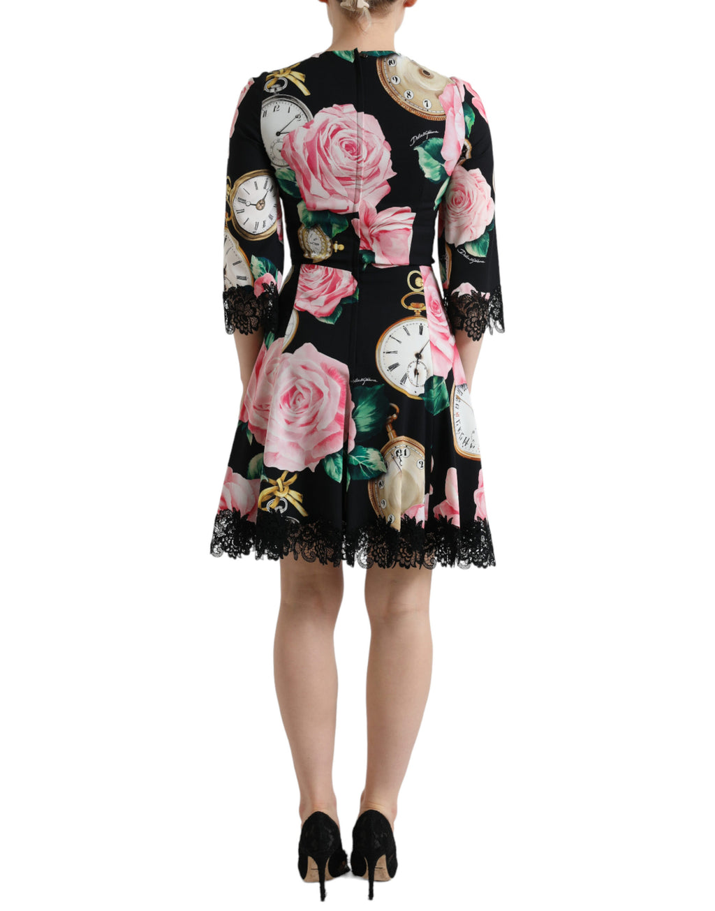 Robe Dolce & Gabbana noire à fleurs avec dentelle et embellissements, coupe évasée A-line, détails élégants et sophistiqués.