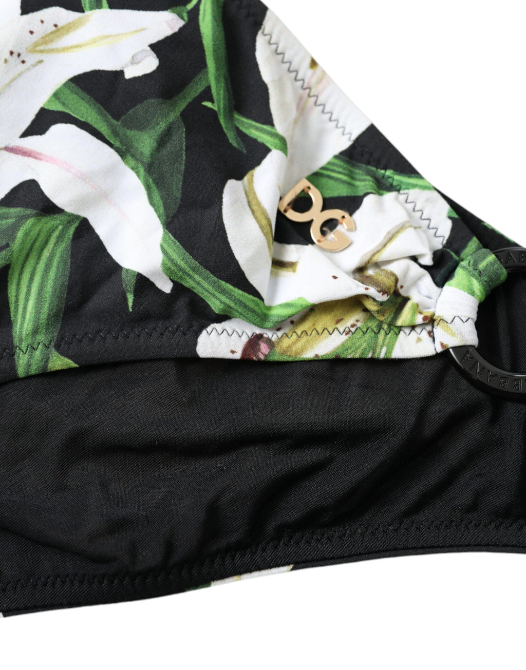 Bas de maillot de bain Dolce & Gabbana à imprimé lys noir, vêtement de plage élégant et confortable.