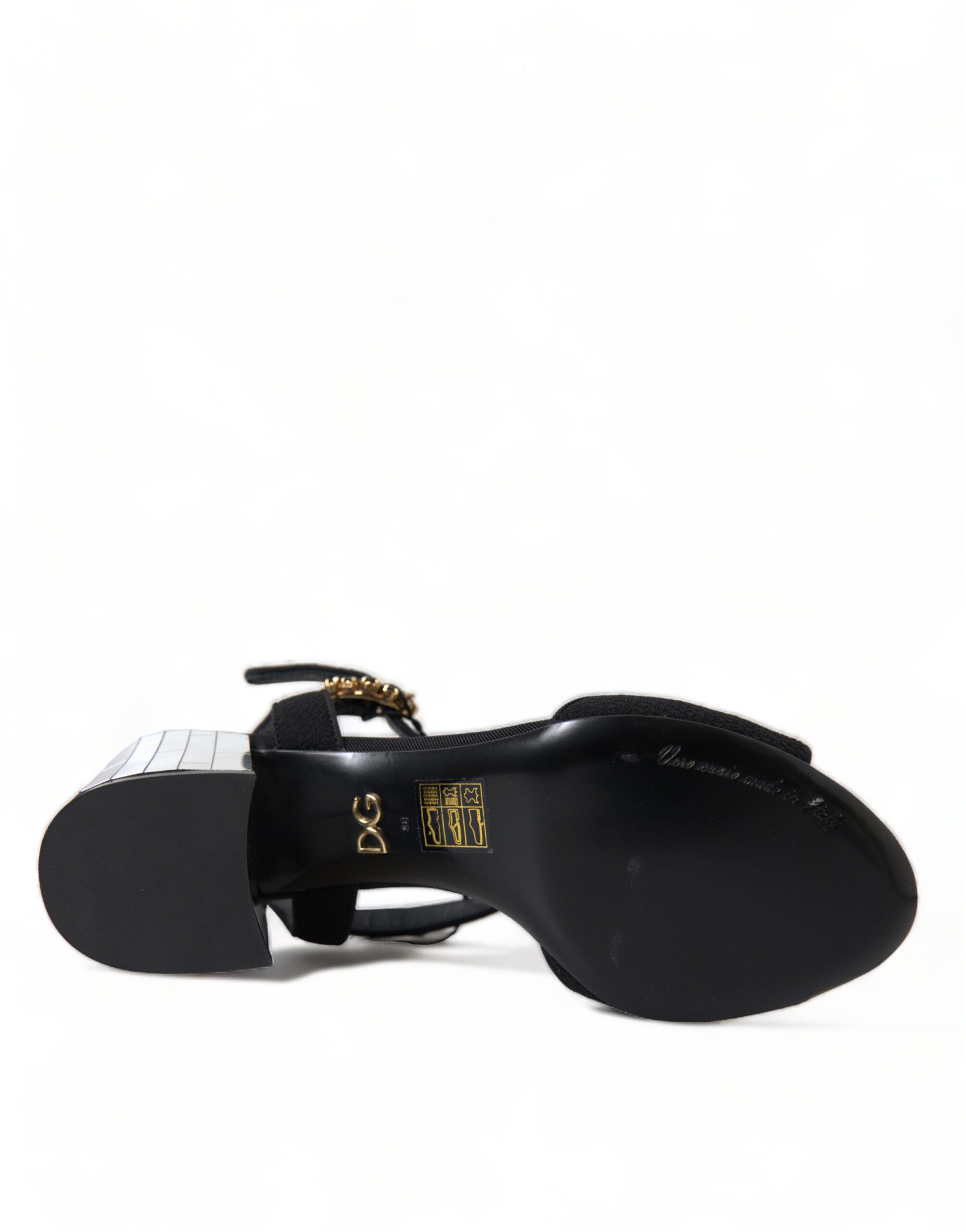 Sandales à talons Dolce & Gabbana noires avec cristaux, bride à la cheville et design élégant, vue de côté.