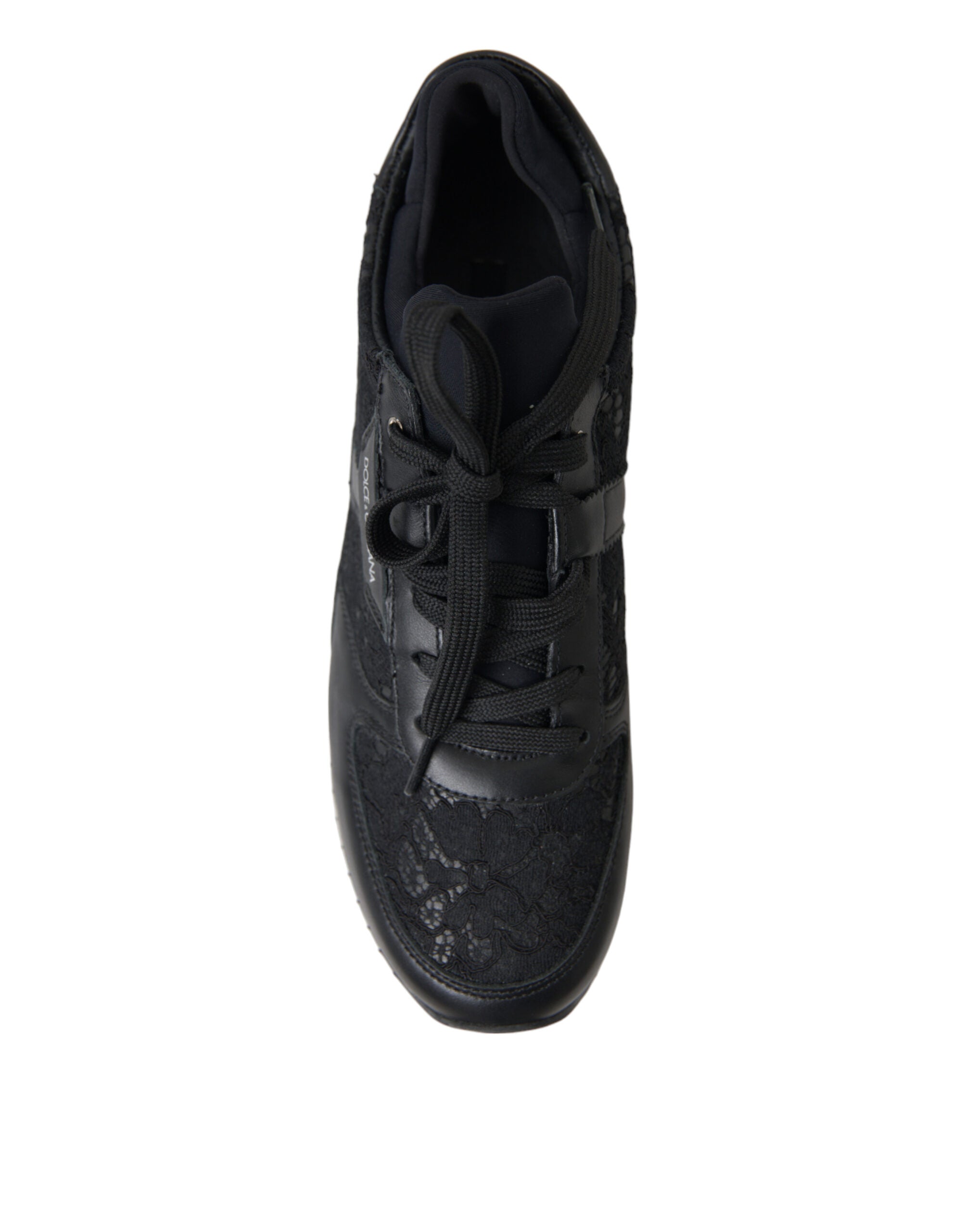 Chaussures sneakers en cuir noir avec dentelle florale Dolce & Gabbana, style élégant et féminin.