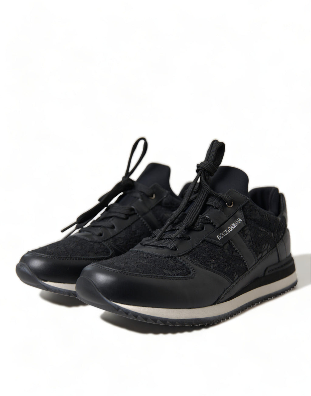 Chaussures sneakers en cuir noir avec dentelle florale Dolce & Gabbana, design élégant et sophistiqué.