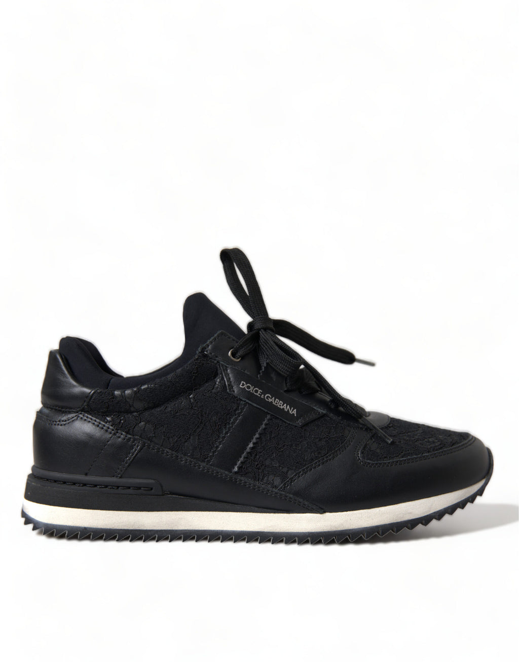 Chaussures sneakers en cuir noir avec dentelle florale Dolce & Gabbana, style élégant et féminin.