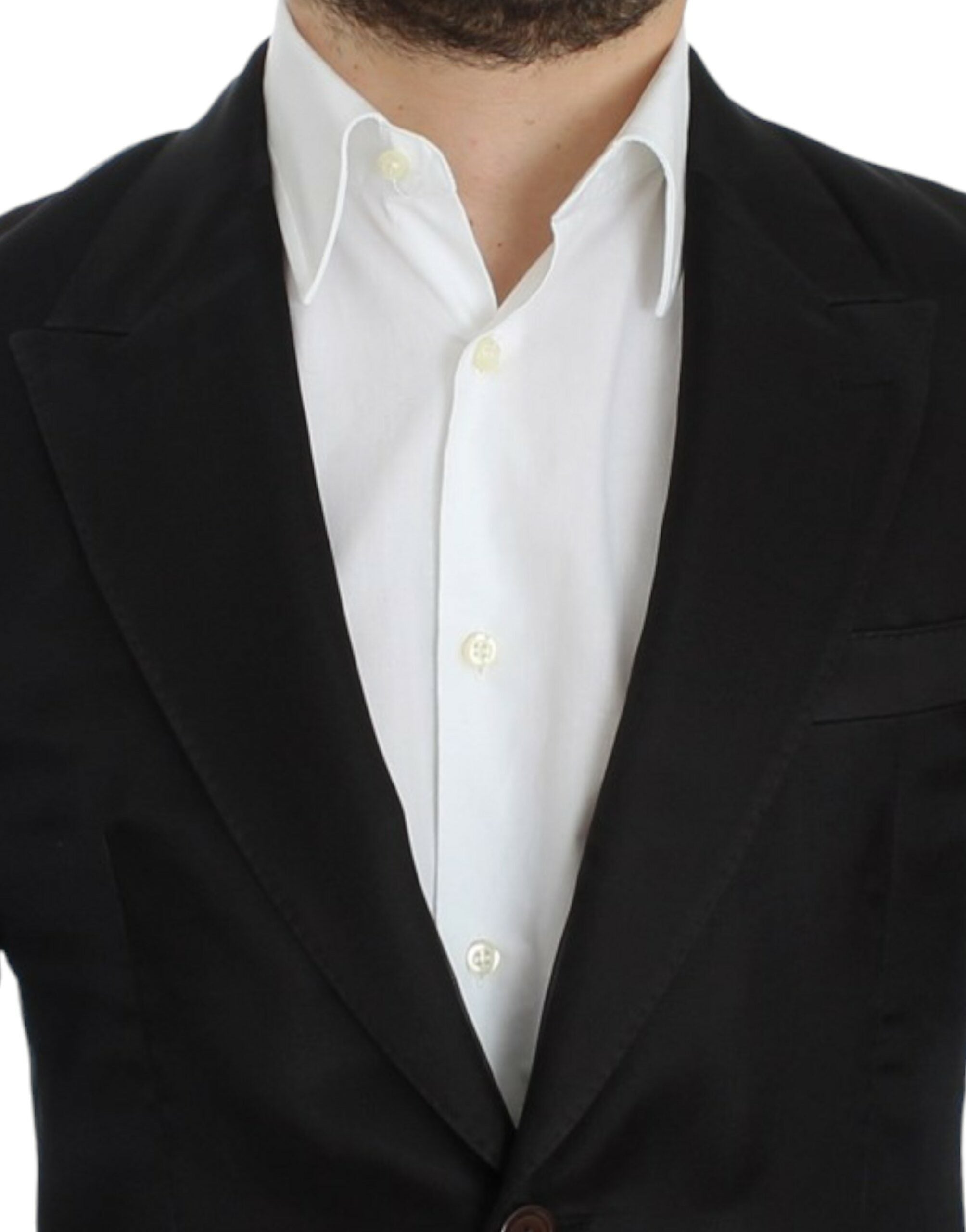 Veste blazer slim en soie noire de Dolce & Gabbana, ajustée et élégante, portée sur un mannequin.