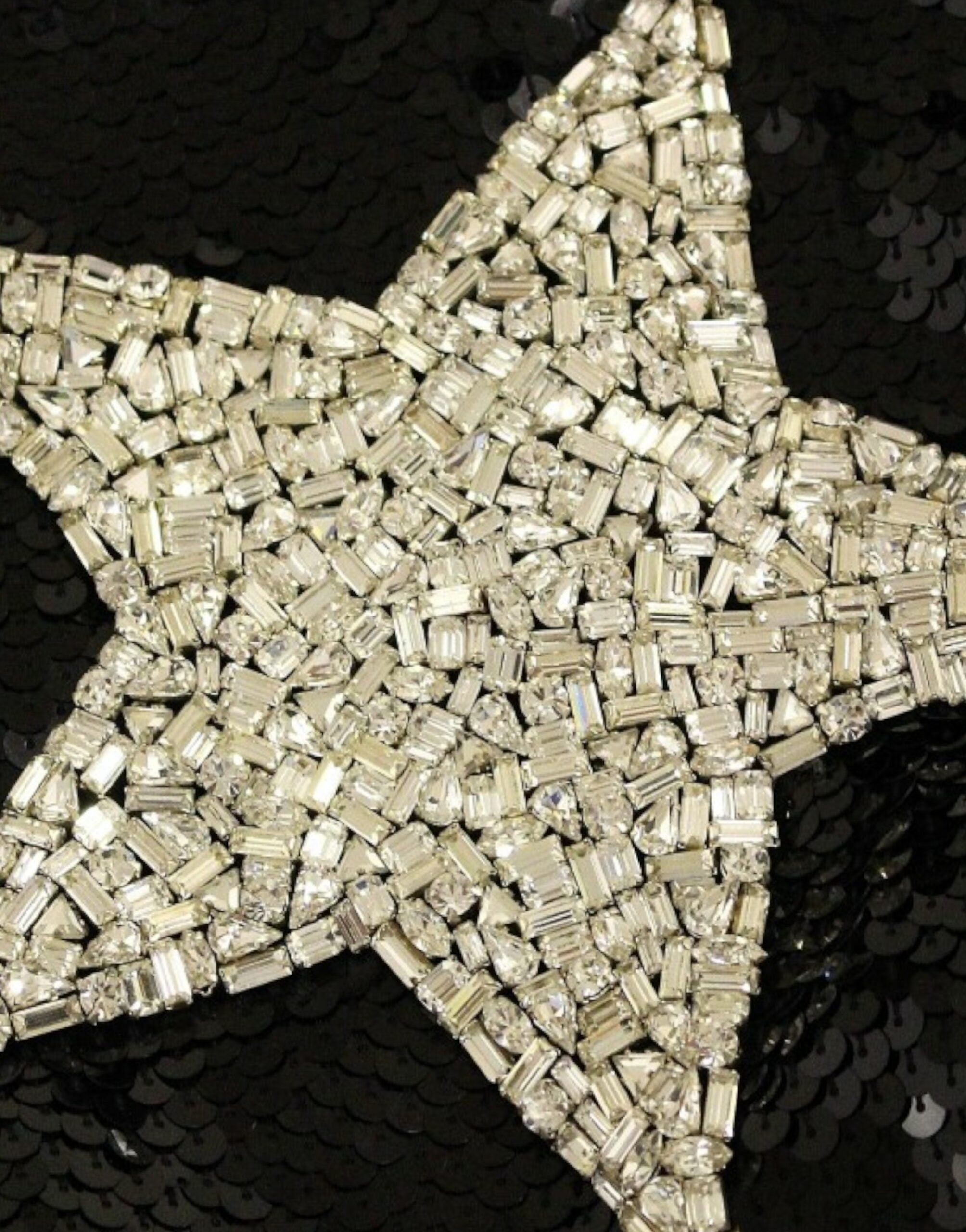 Robe noire Dolce & Gabbana Masterpiece à cristaux Swarovski et étoiles, robe fourreau élégante avec détails scintillants.