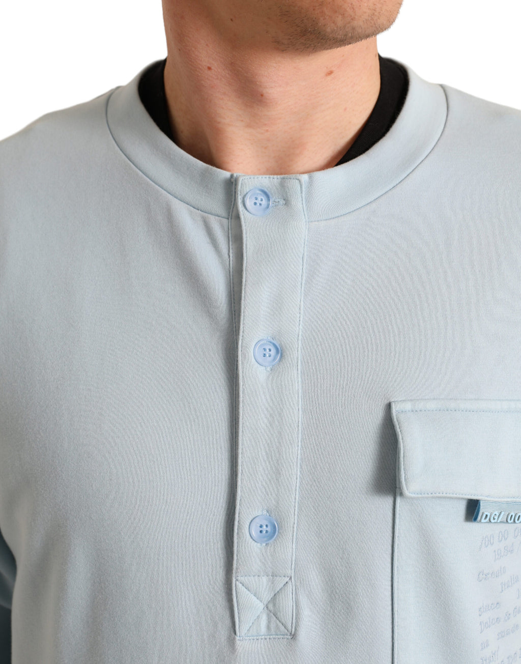 Pull à manches longues Dolce & Gabbana Light Blue en coton avec boutons, vue de face.