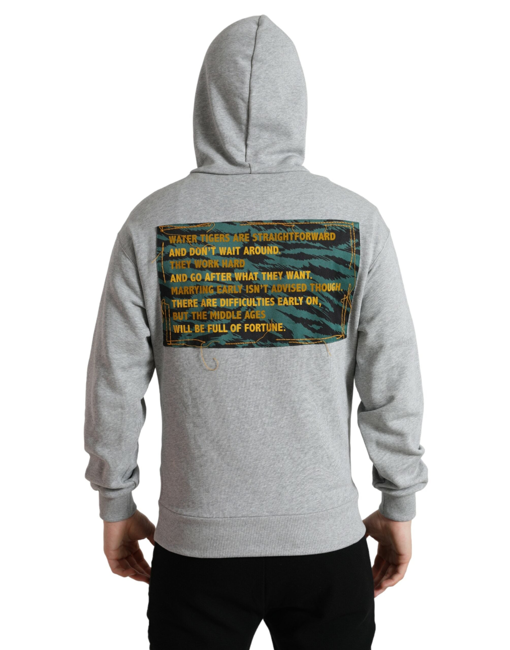 Sweat à capuche gris en coton Dolce & Gabbana avec logo, décontracté et confortable, visible avec détails du tissu et du logo sur le devant.