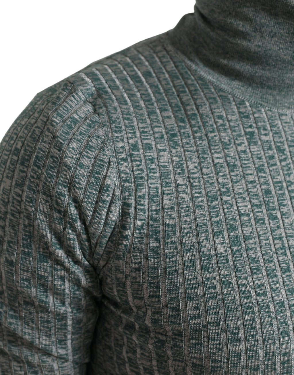 Pull-over vert en polyester Dolce & Gabbana à col roulé, vue de face, détail du haut du pull.