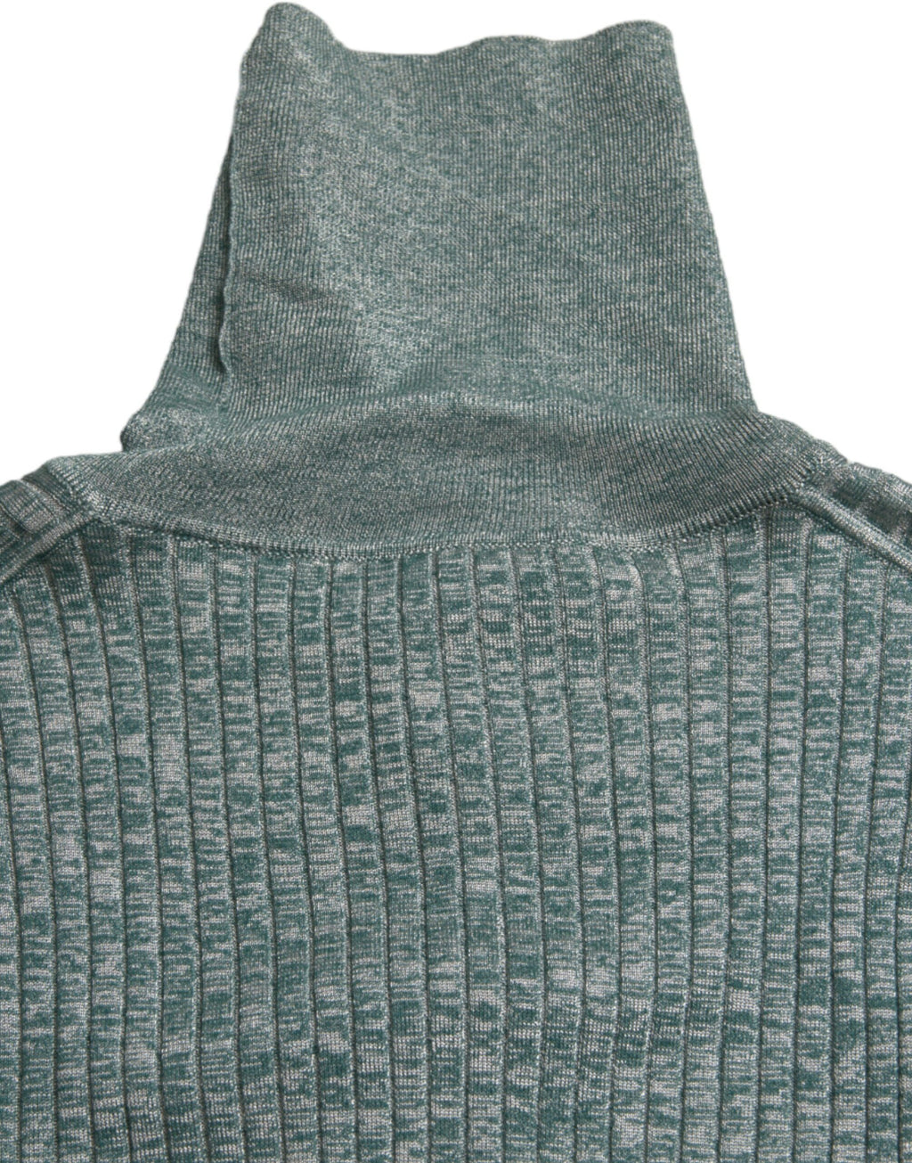 Pull à col roulé en polyester vert Dolce & Gabbana, vue de face, détails du tissu et de la coupe visible.