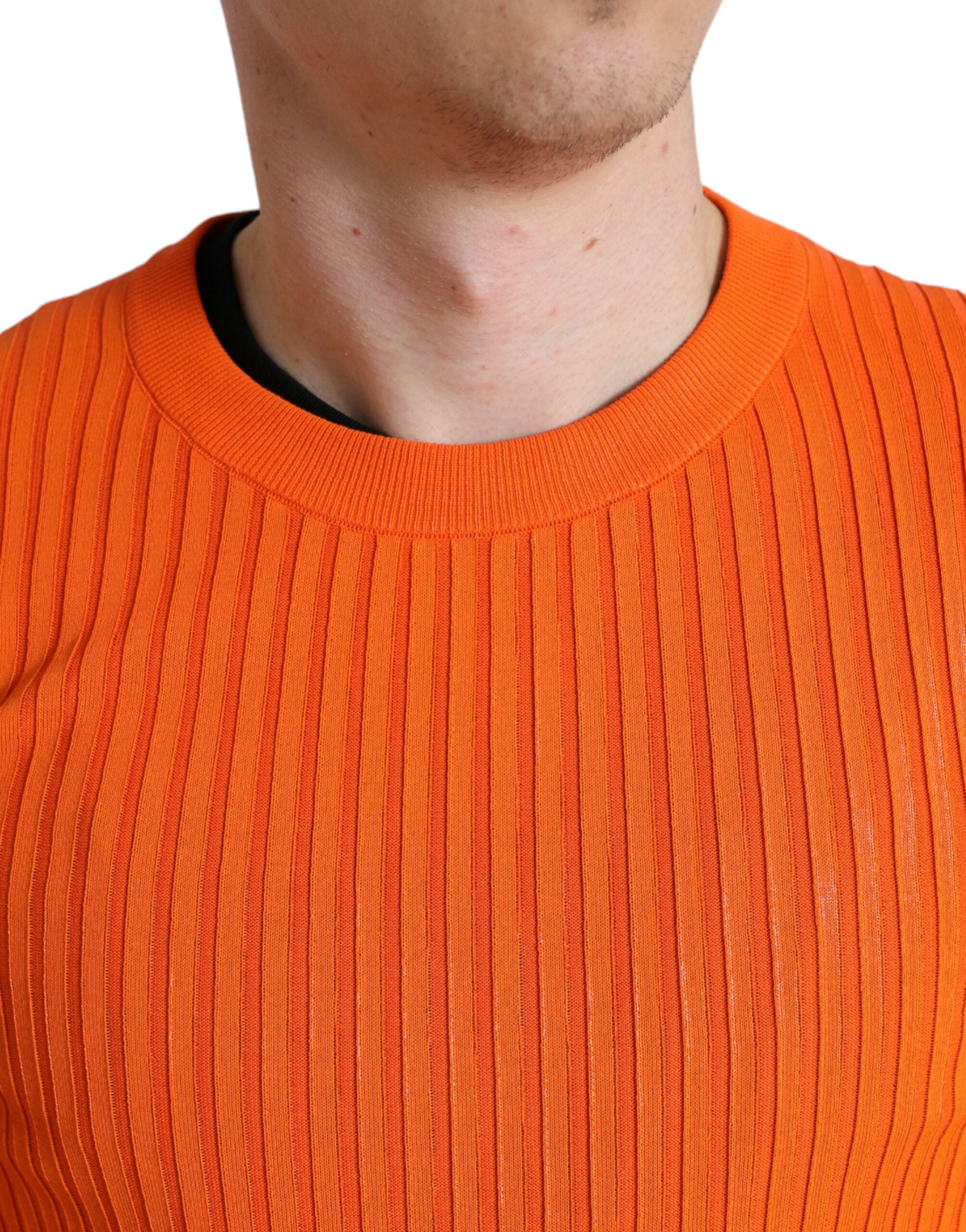 Pull homme Dolce & Gabbana en maille orange à col rond, détail tricoté, style élégant et moderne.