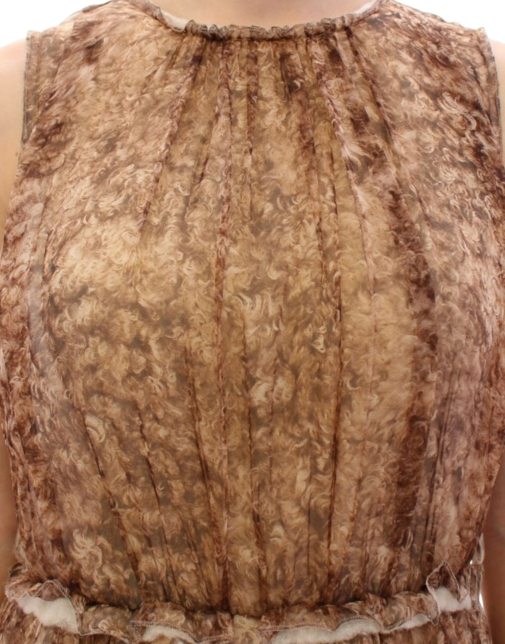 Robe sans manches en soie marron de Dolce & Gabbana, élégante et fluide, visible sur l'image.