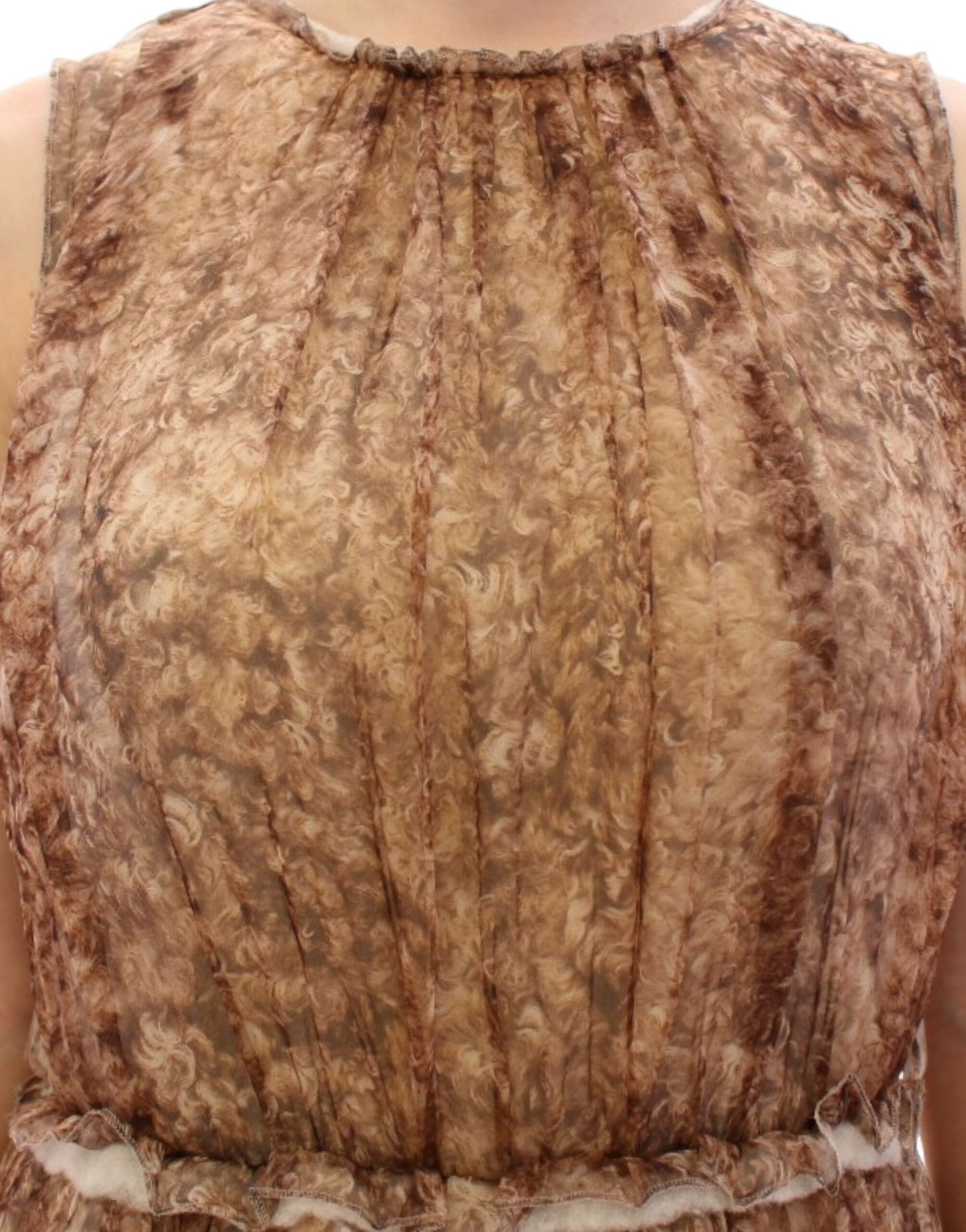 Robe sans manches en soie marron de Dolce & Gabbana, élégante et fluide, visible sur l'image.