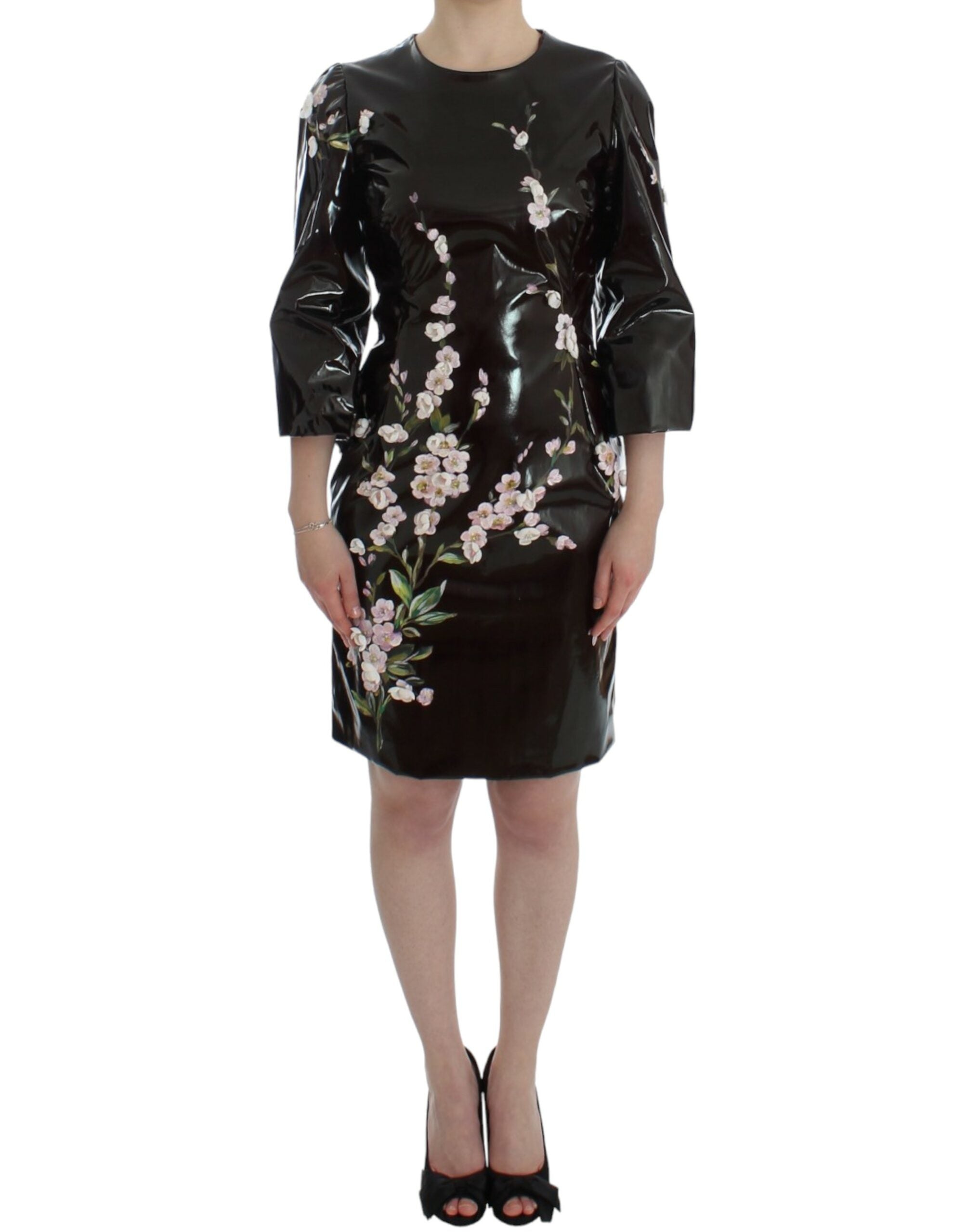 Robe fourreau noire à fleurs avec manches 3/4 de Dolce & Gabbana, élégante et sophistiquée.