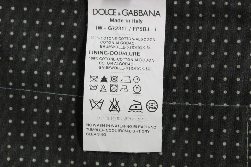 Gilet gris à pois Dolce & Gabbana pour femme, veste élégante en tissu léger avec motif à pois gris.