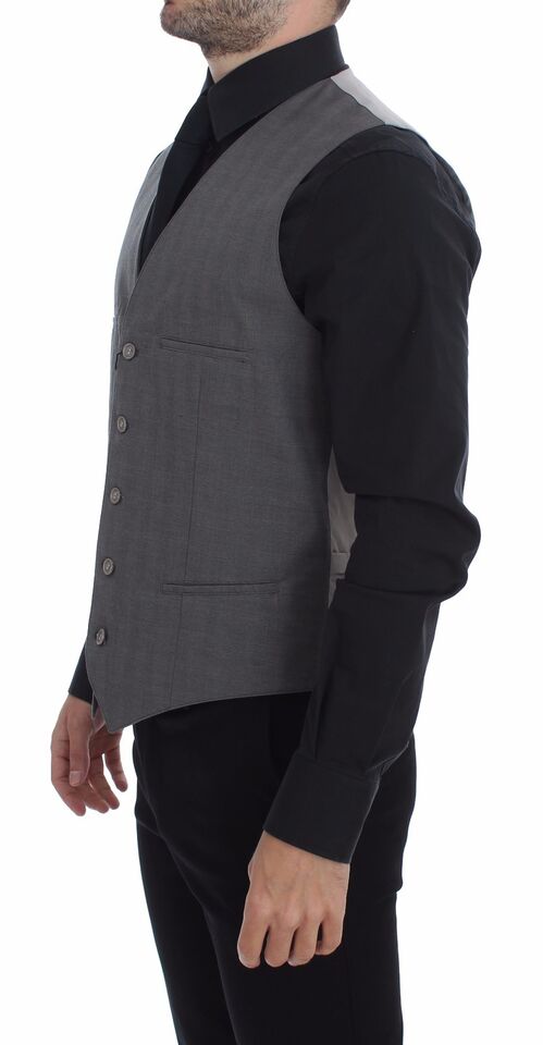 Gilet gris en coton Dolce & Gabbana à coupe slim, avec boutonnière avant, porté sur un mannequin.