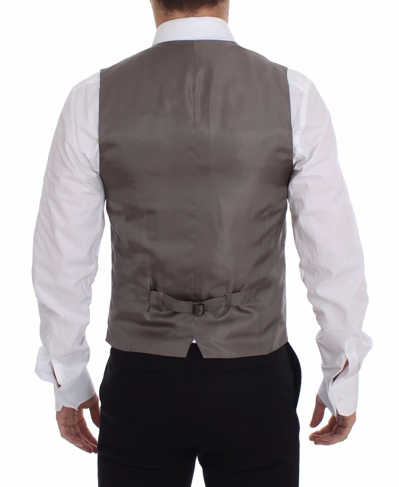 Veste blazer beige en coton de Dolce & Gabbana, veste élégante pour femme, détails de couture visibles.