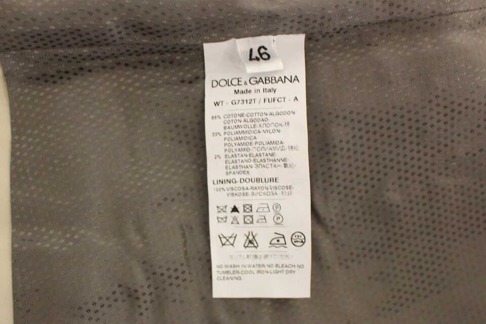 Veste blazer beige en coton stretch de Dolce & Gabbana, élégante et ajustée, portée sur un mannequin.