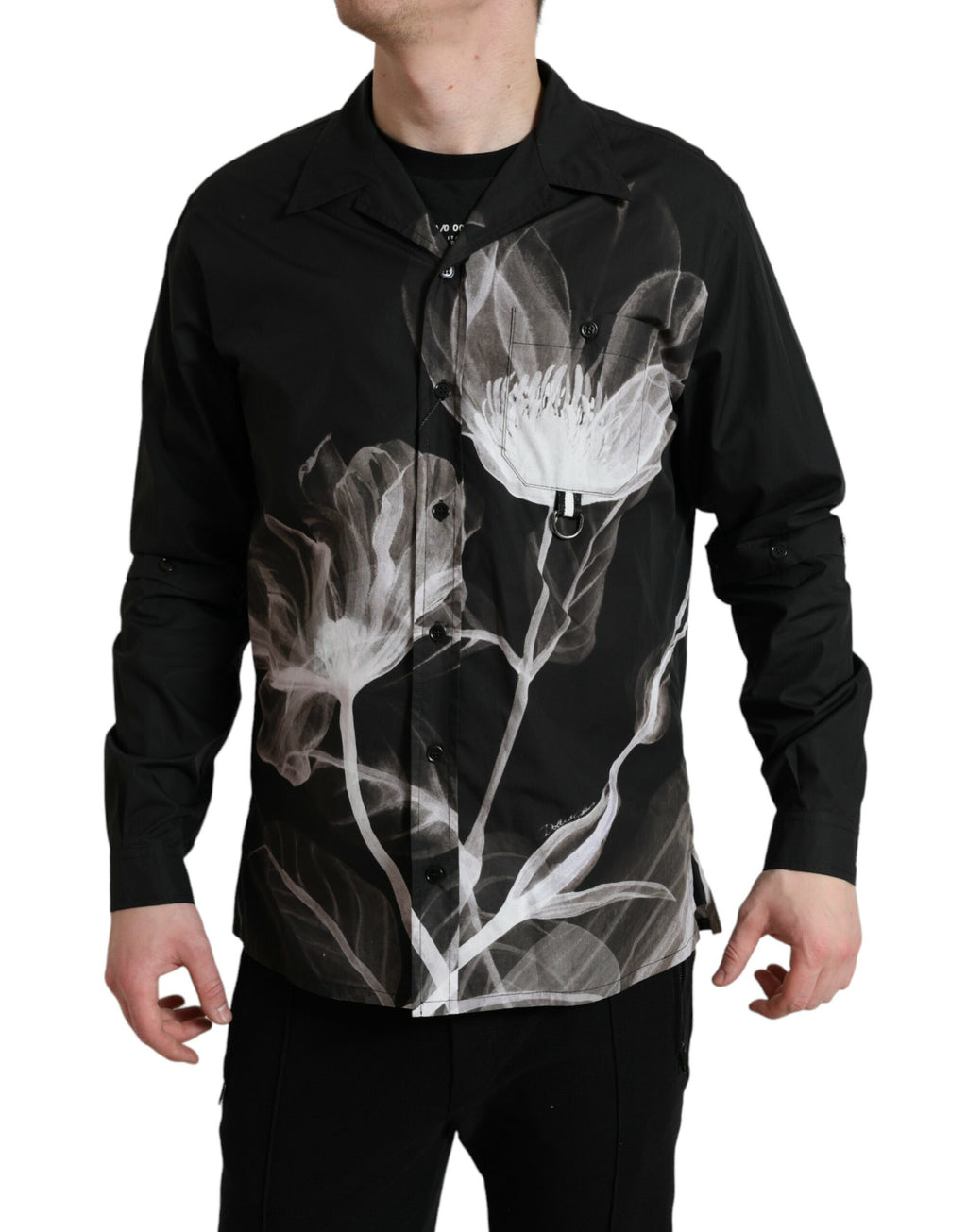 Chemise homme Dolce & Gabbana en coton noir à fleurs, à col et manches longues, élégante et sophistiquée.