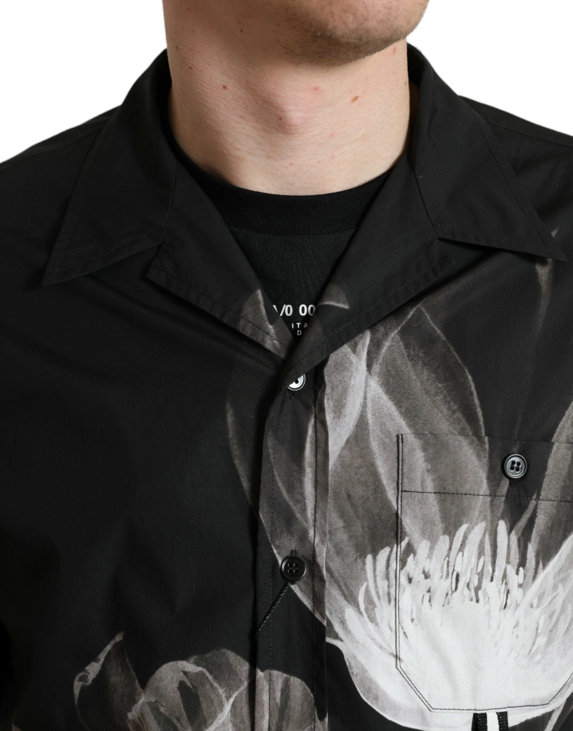 Chemise pour homme Dolce & Gabbana en coton noir à fleurs, col montant et manches longues, style élégant et floral.