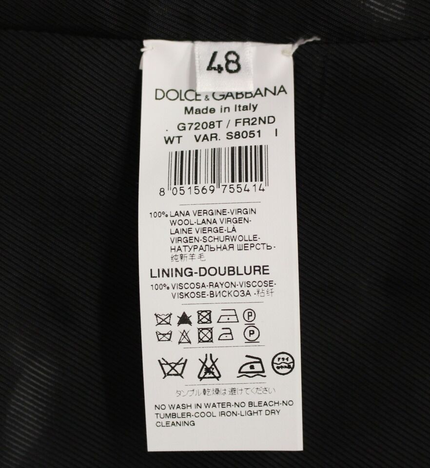 Gilet en laine noir à rayures, à une seule patte, de la marque Dolce & Gabbana, porté sur un mannequin.