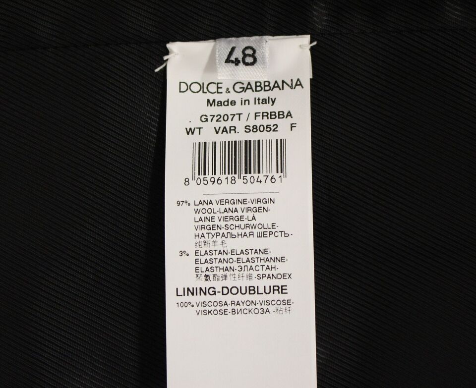 Gilet en laine gris à rayures avec logo Dolce & Gabbana, veste élégante pour homme, détail visible en gros plan.