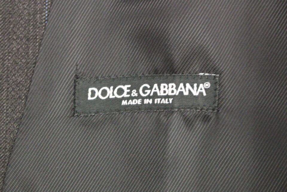 Gilet en laine gris à rayures avec logo Dolce & Gabbana, veste élégante et chaude pour homme.