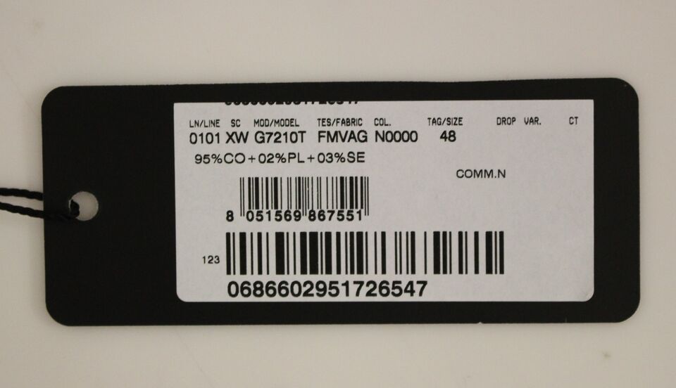 Gilet Dolce & Gabbana en coton mélangé gris avec logo, veste élégante pour homme, détail de la texture et du design.