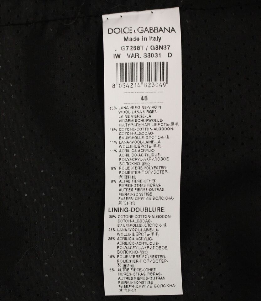 Gilet en laine mélangée gris Dolce & Gabbana avec logo, élégant et moderne, porté sur un mannequin.