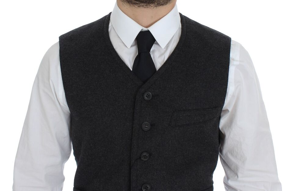 Gilet en laine mélangée gris de Dolce & Gabbana, veste élégante pour homme, détail de couture visible.