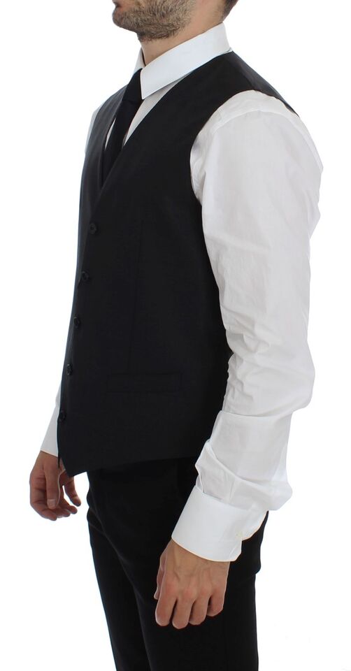 Gilet en laine et soie gris Dolce & Gabbana, veste élégante pour homme ou femme, détail sophistiqué et tissu de qualité.