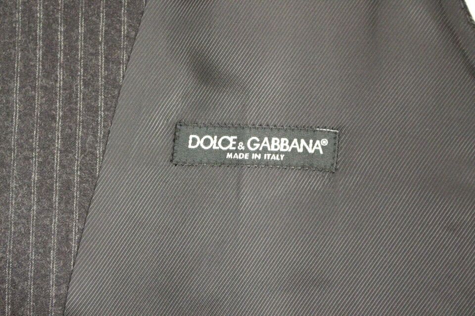 Gilet en laine gris à rayures Dolce & Gabbana à boutonnière simple, vue de face, élégant et classique.