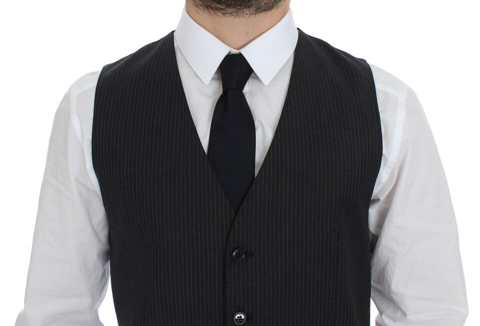 Gilet en laine gris à rayures Dolce & Gabbana à simple boutonnage, style élégant et classique.