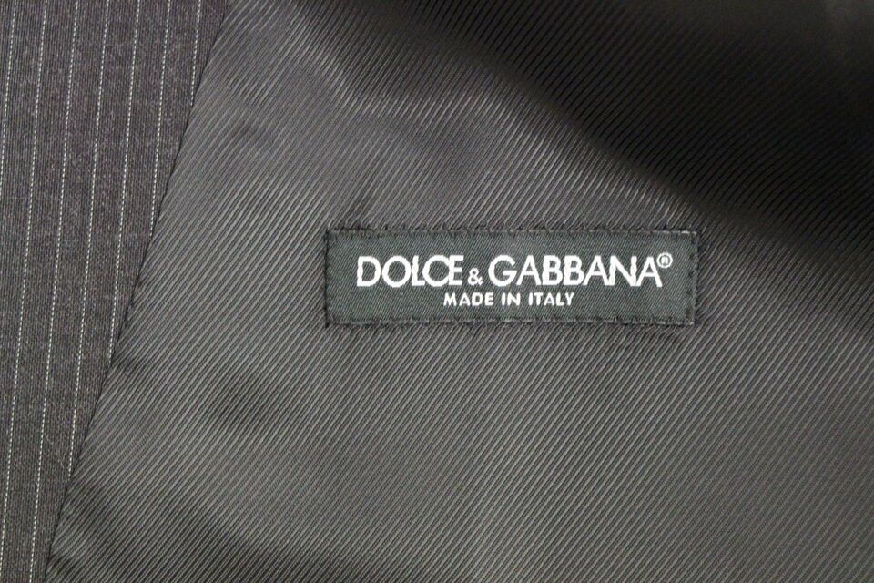 Gilet en laine gris à rayures, à un seul bouton, de la marque Dolce & Gabbana, visible sur l'image 4334184.jpg.
