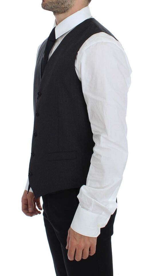 Gilet en laine gris à rayures Dolce & Gabbana, à boutonnière simple, style élégant et classique.