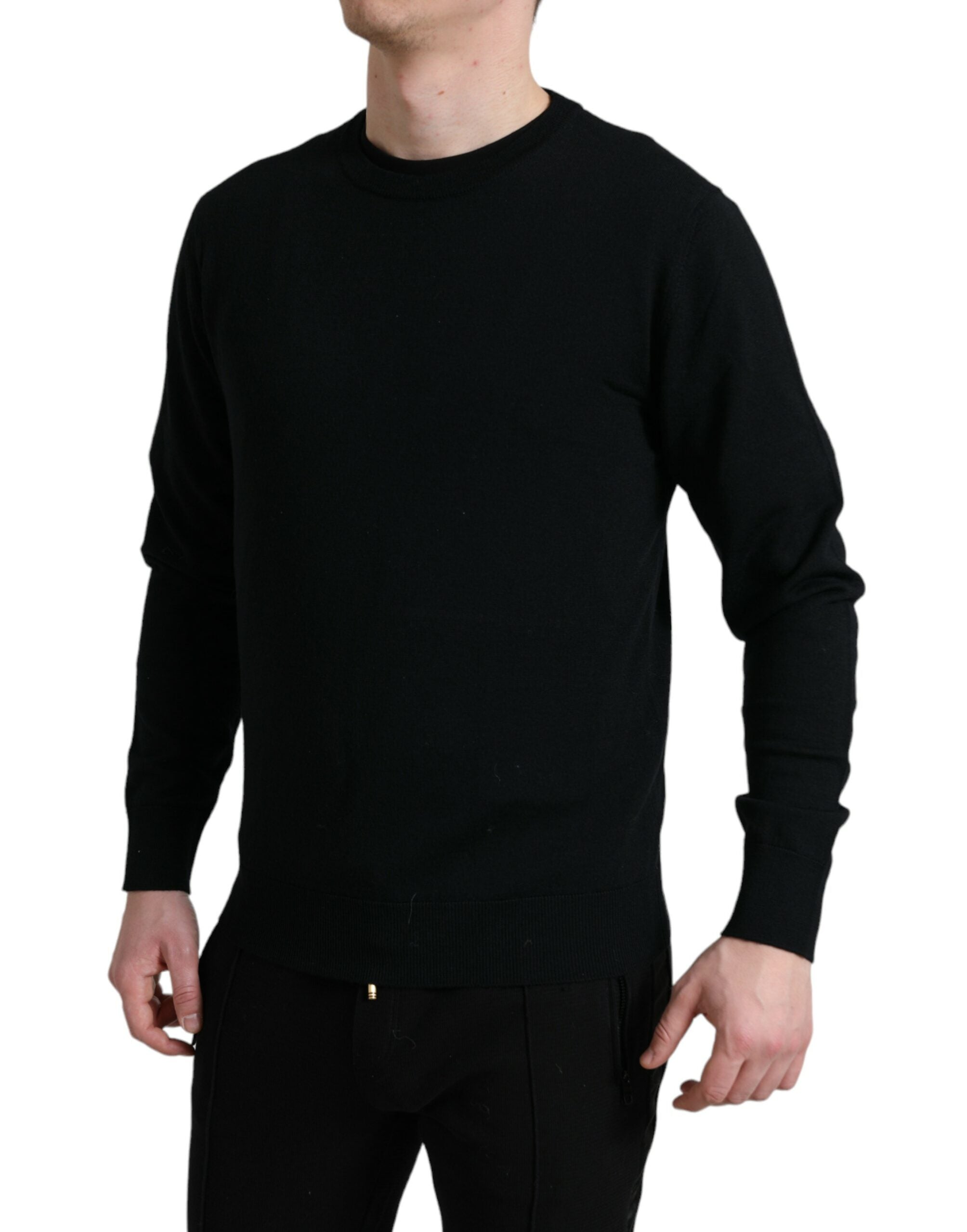 Pull en laine noir Dolce & Gabbana à col rond, détail élégant et coupe classique, porté sur un mannequin.