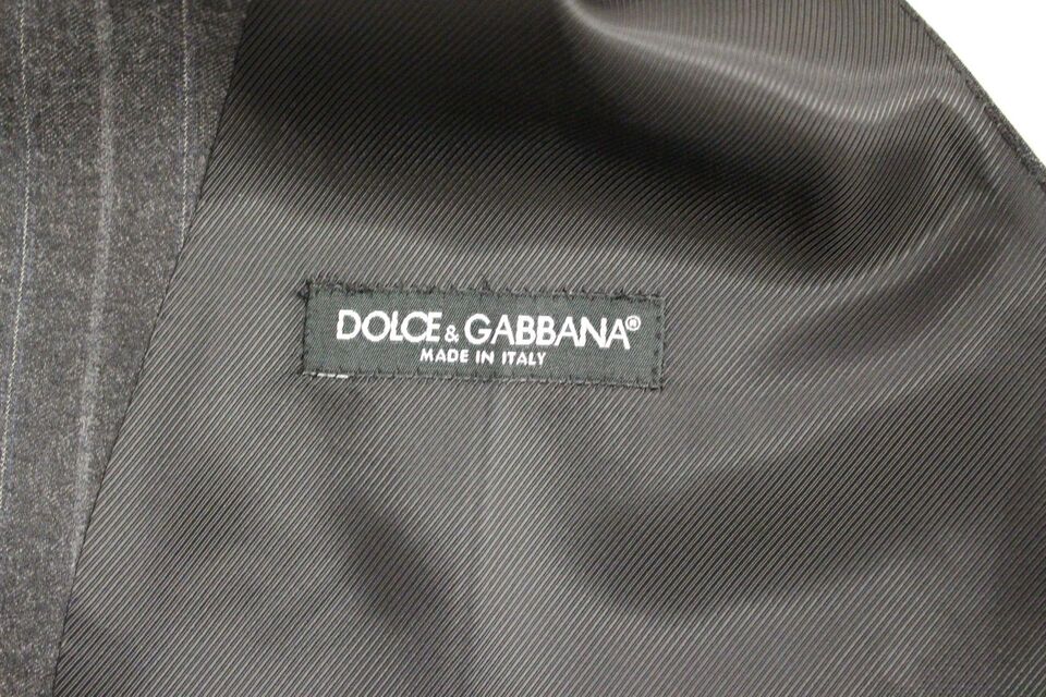 Gilet en laine gris à rayures Dolce & Gabbana avec logo, veste élégante pour homme ou femme.