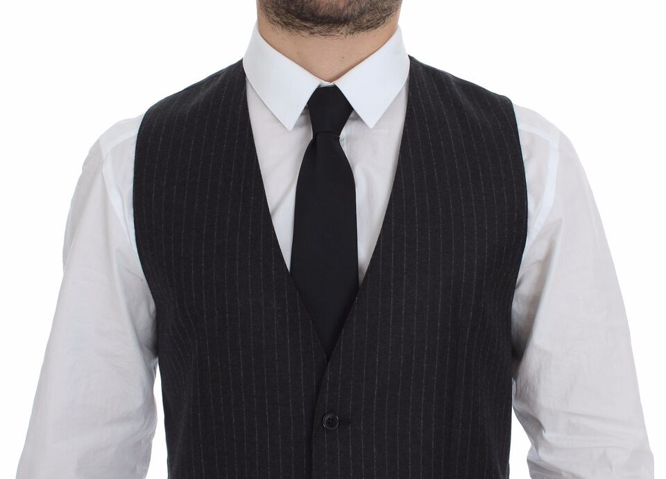 Gilet en laine gris à rayures avec logo Dolce & Gabbana, veste élégante pour homme ou femme.