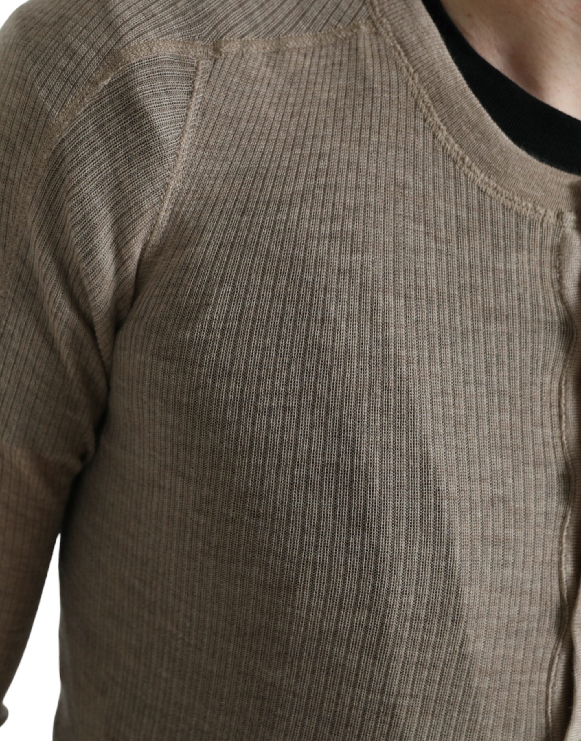 Pull homme Dolce & Gabbana en cachemire beige Henley, doux et élégant, avec boutons sur le devant.