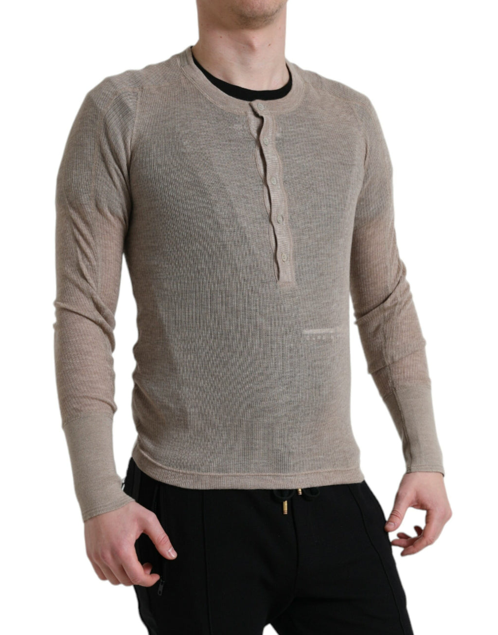 Pull en cachemire beige Dolce & Gabbana Henley, doux et confortable, avec col boutonné et coupe élégante.