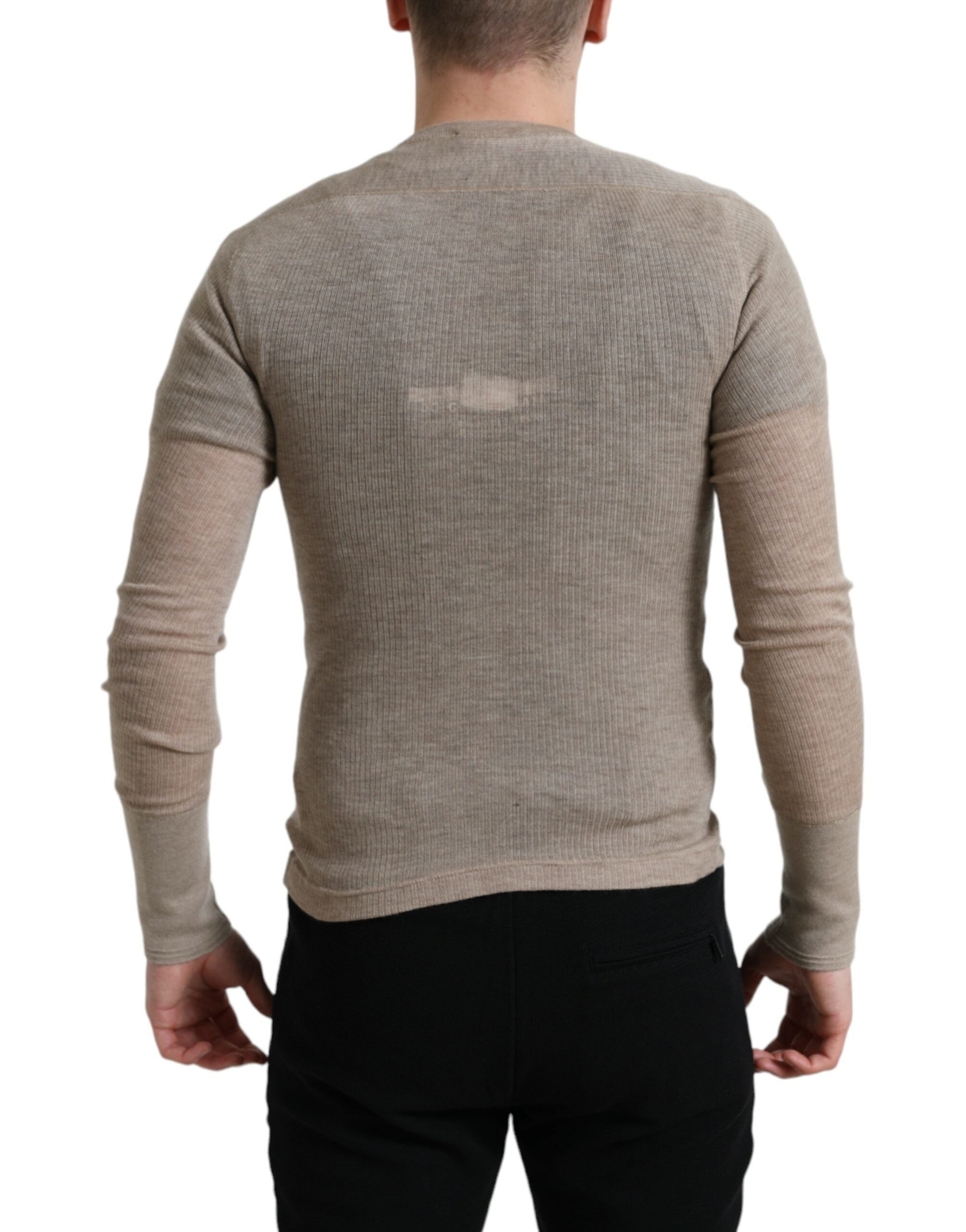 Pull Dolce & Gabbana Henley en cachemire beige, doux et confortable, avec col boutonné et coupe classique.
