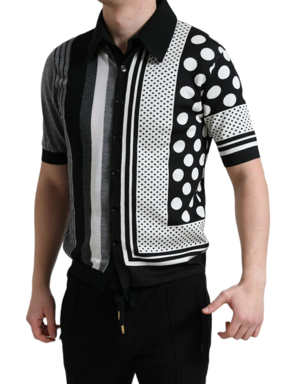 Pull Dolce & Gabbana noir et blanc en laine, cardigan ou polo avec col, pour un look élégant et sophistiqué.