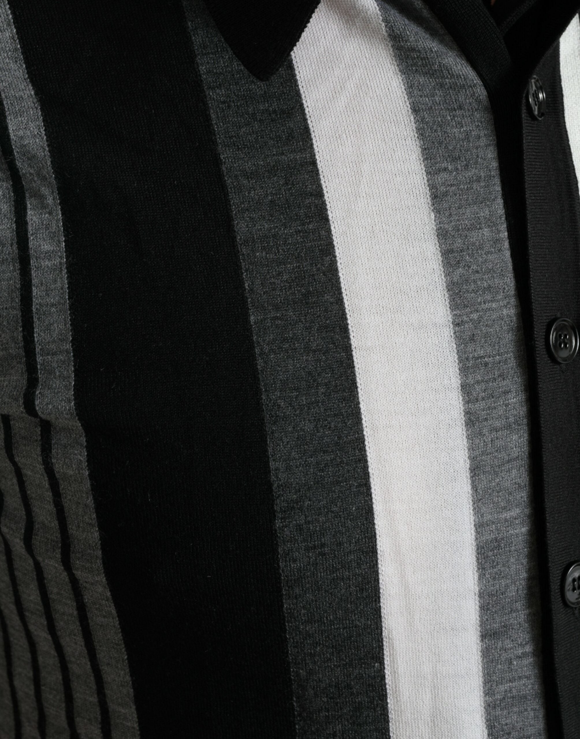Pull à manches longues Dolce & Gabbana noir et blanc, cardigan polo en laine avec col et boutons, vue de face.