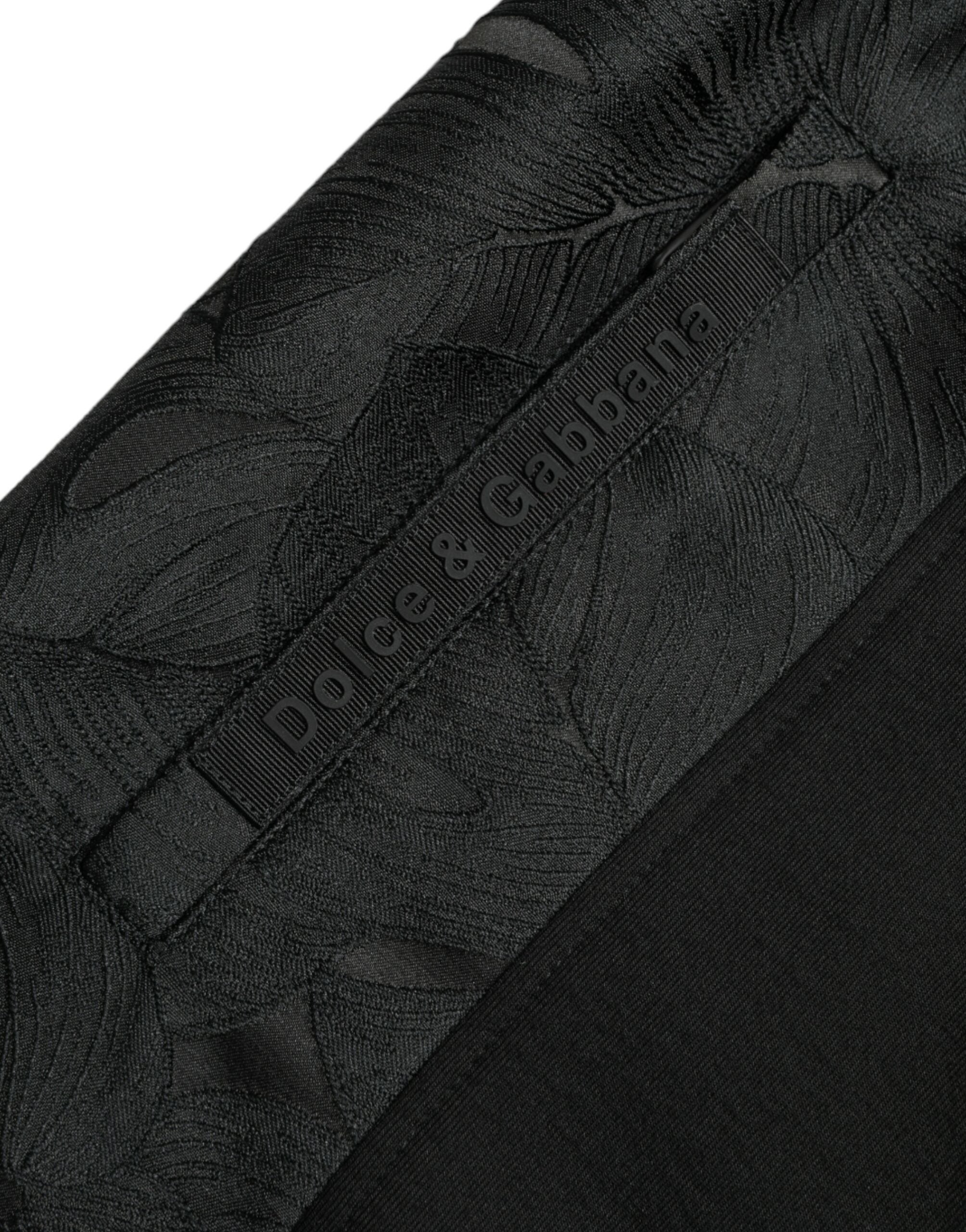 Pantalon jogger slim en coton noir Dolce & Gabbana avec taille élastique et poches, ajusté et confortable.