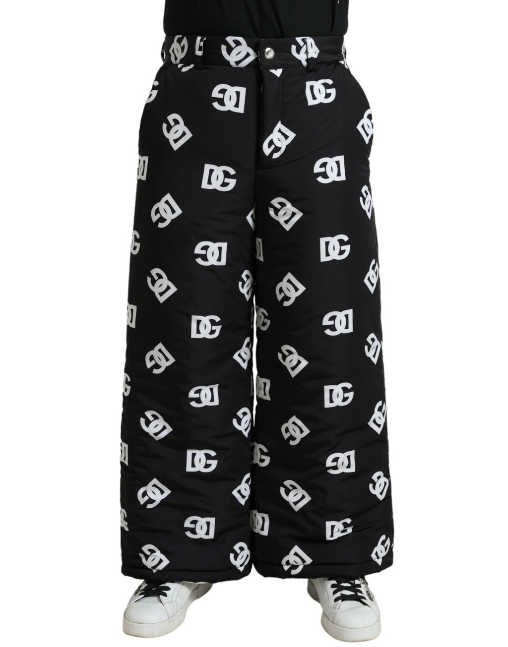 Pantalon large Dolce & Gabbana noir avec logo DG imprimé, style élégant et décontracté, vue de face.