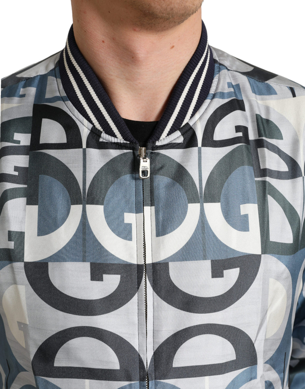Veste bomber Dolce & Gabbana à logo multicolore, motif imprimé, style décontracté et tendance.