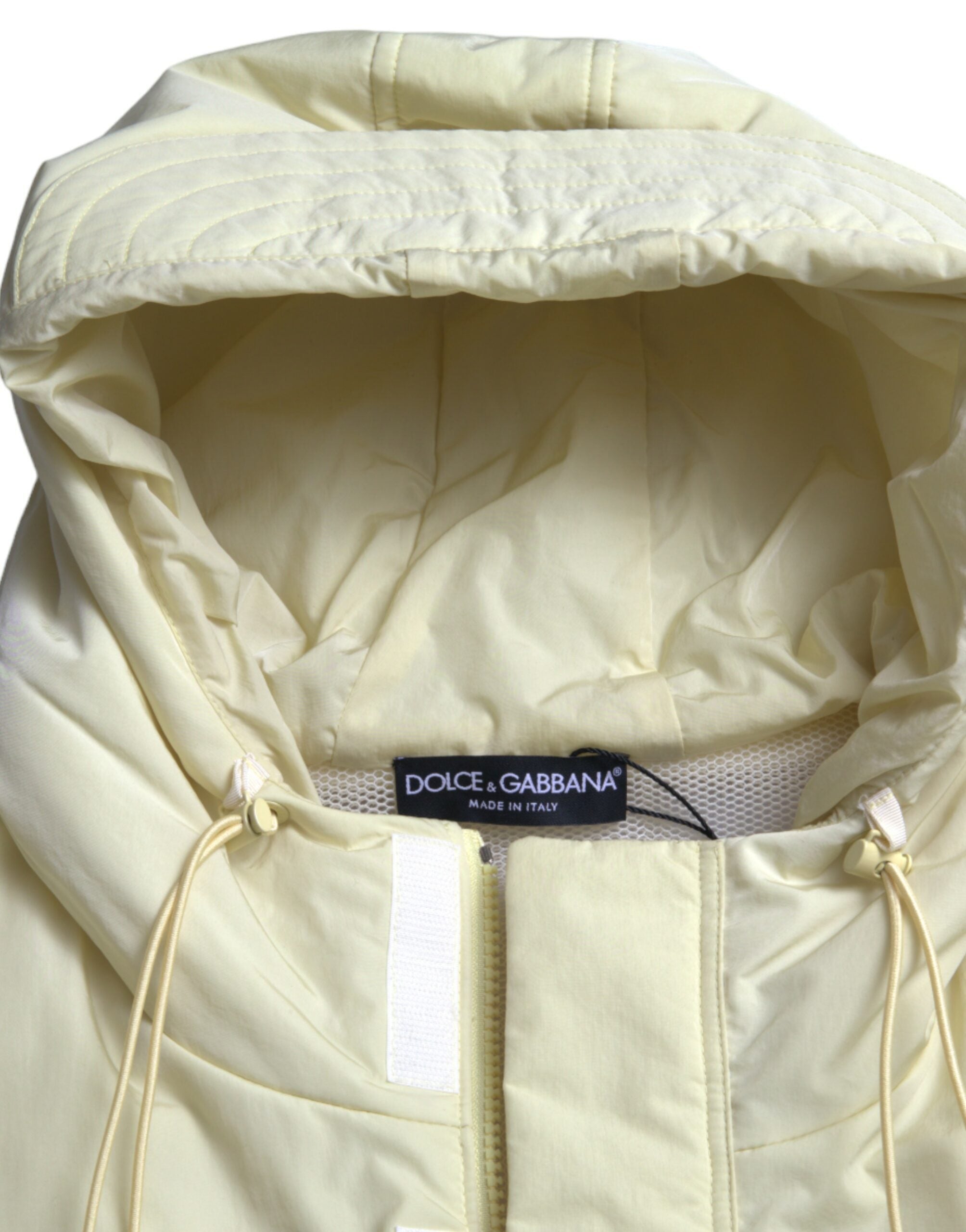 Veste de sport jaune en nylon avec capuche de Dolce & Gabbana, veste légère et décontractée pour le sport ou la détente.